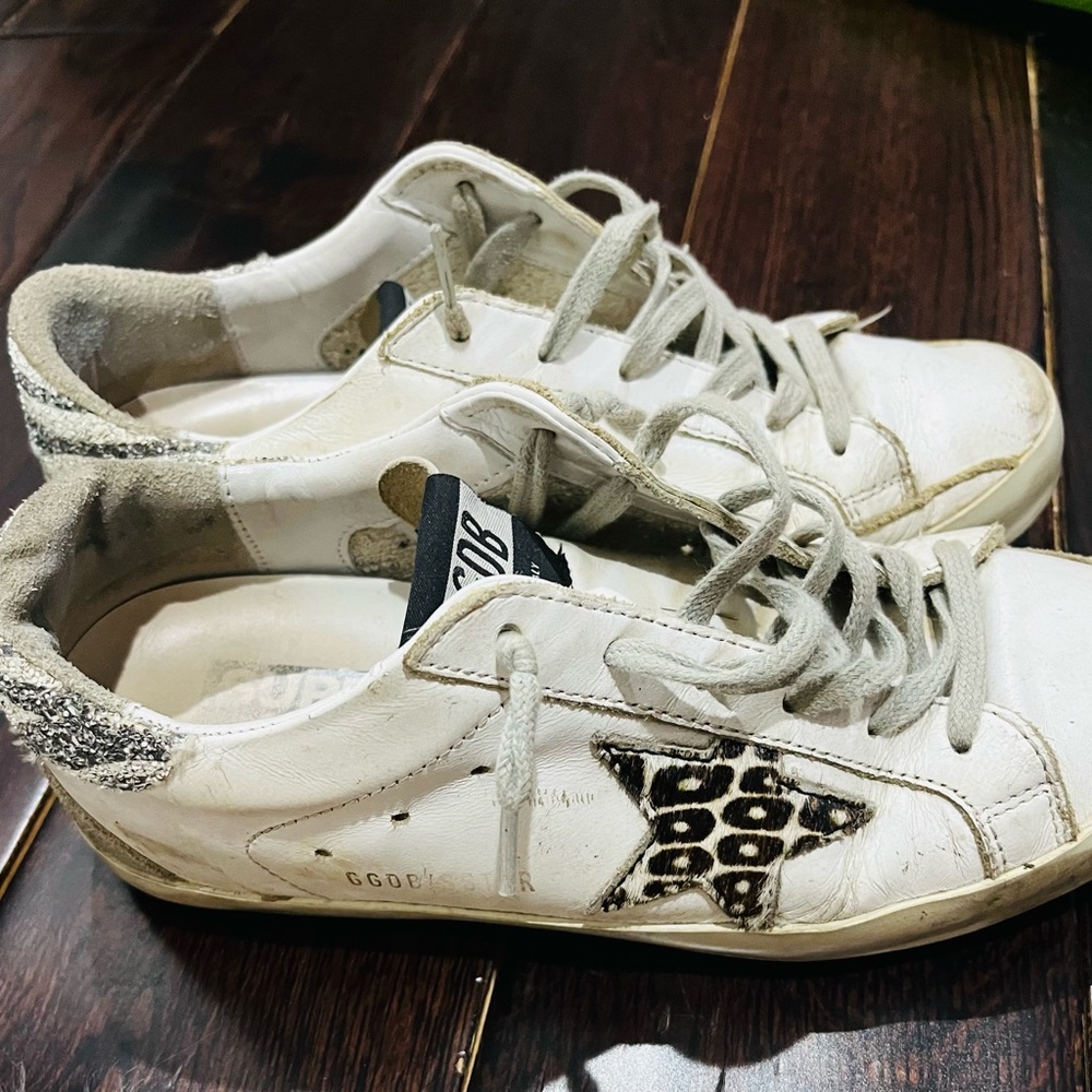 Golden goose low rise sneakers. Minor wear. Good condition.